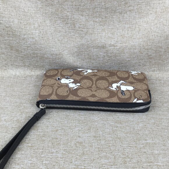 Coach X Peanuts Corner Zip Wristlet Wallet With Snoopy & Woodstock - Picture 5 of 10